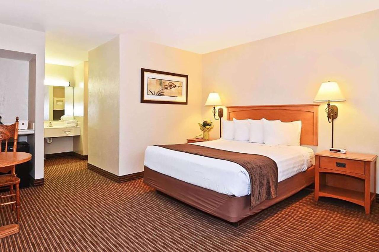 Days Inn By Wyndham Birch Run Dış mekan fotoğraf