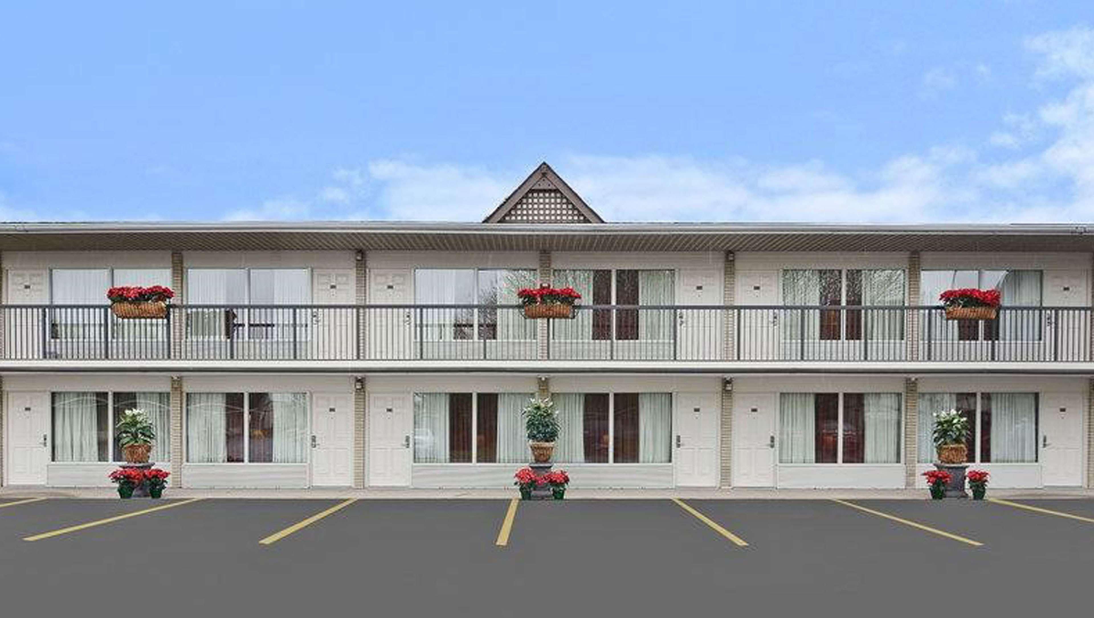 Days Inn By Wyndham Birch Run Dış mekan fotoğraf