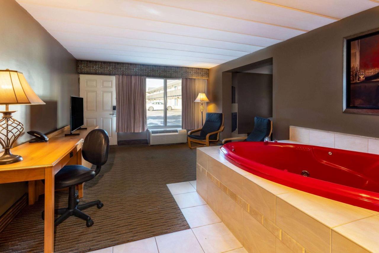 Days Inn By Wyndham Birch Run Dış mekan fotoğraf