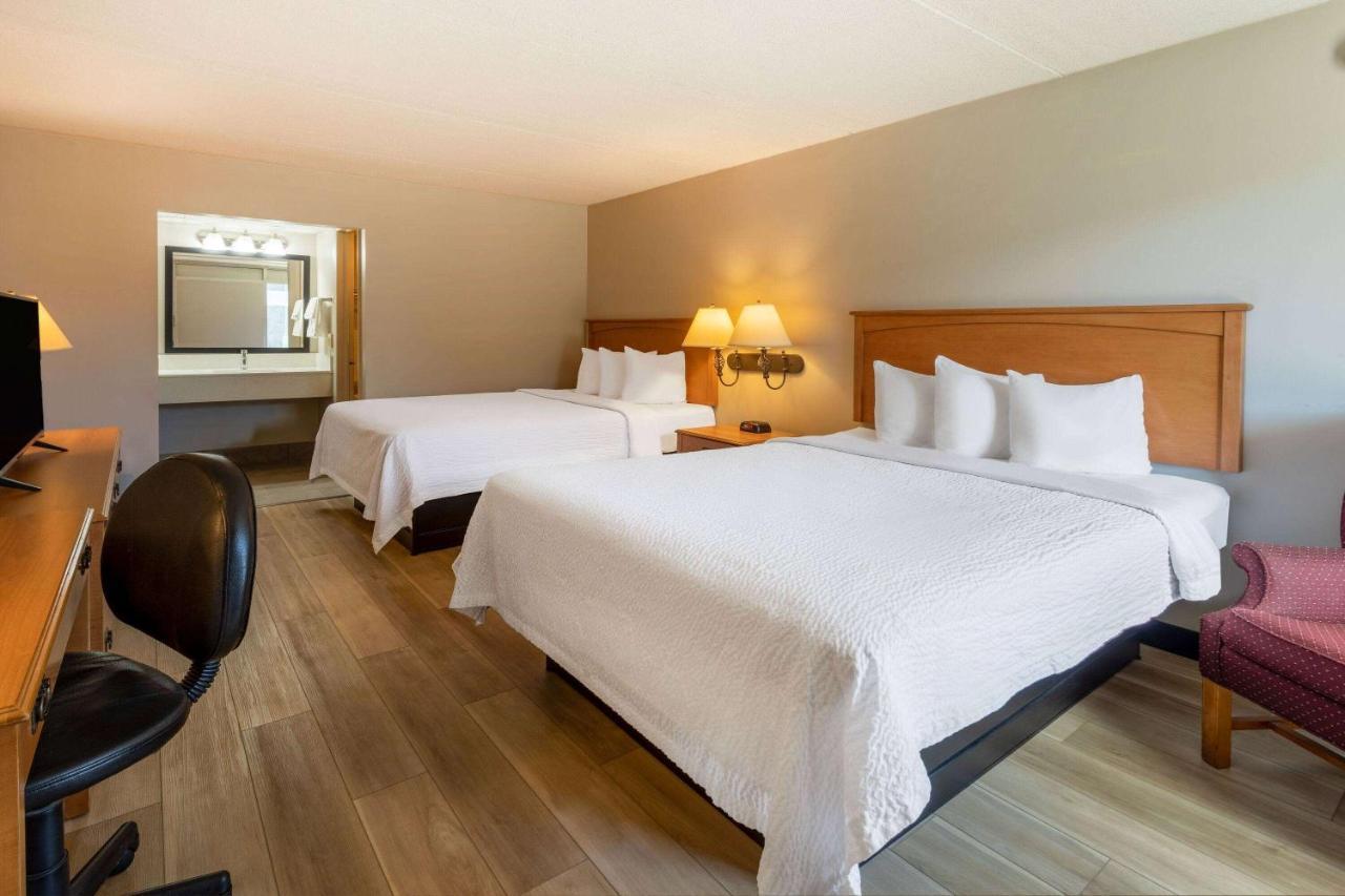 Days Inn By Wyndham Birch Run Dış mekan fotoğraf