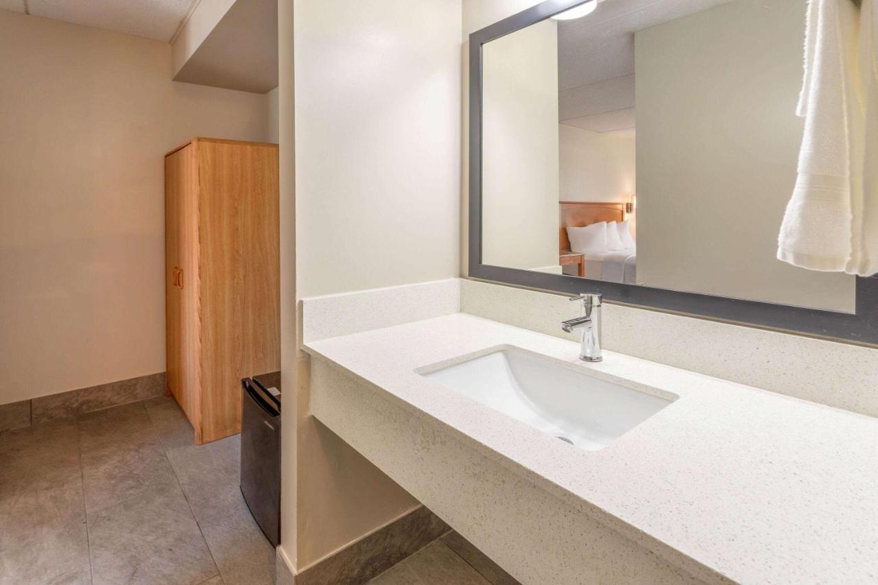 Days Inn By Wyndham Birch Run Dış mekan fotoğraf