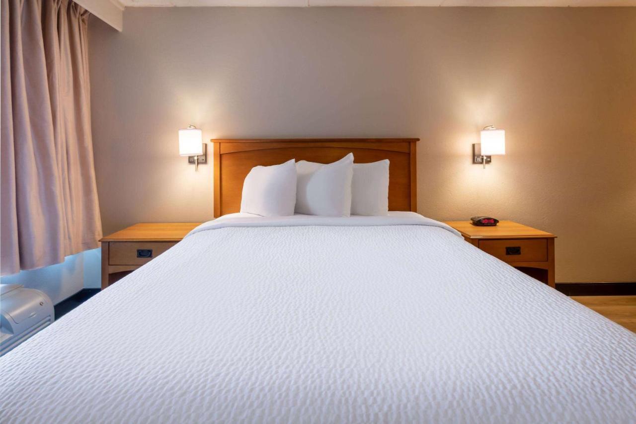 Days Inn By Wyndham Birch Run Dış mekan fotoğraf